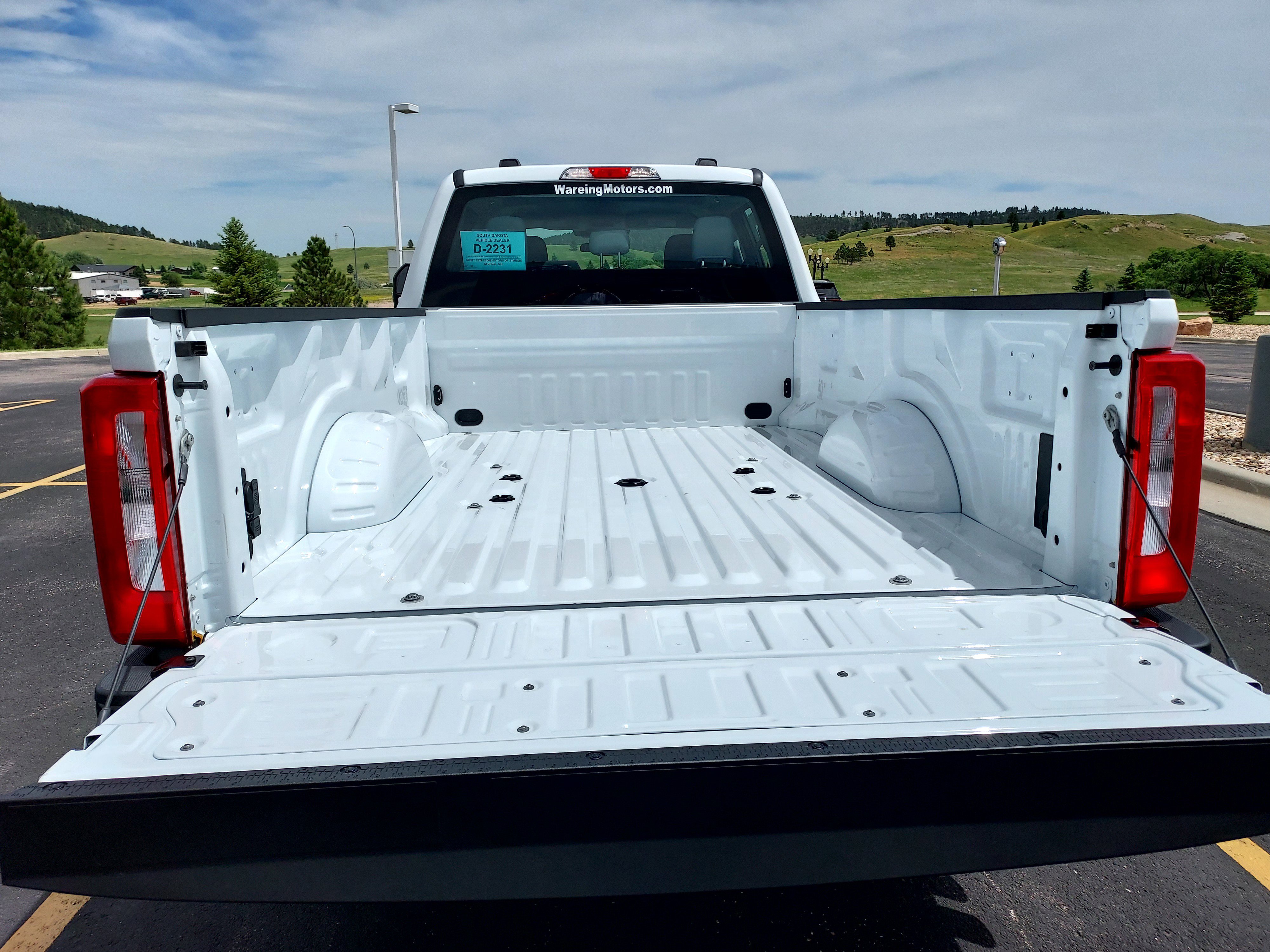 New 2026 Oxford White Ford XL image 7