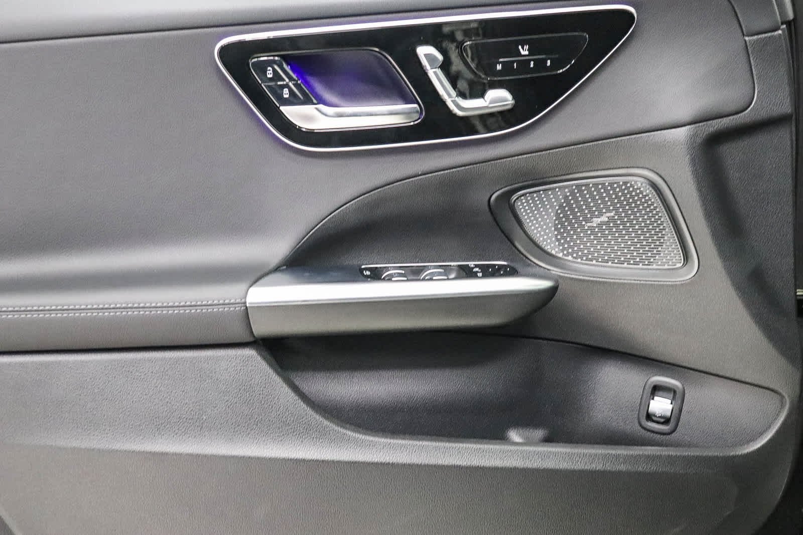 New 2026 MANUFAKTUR exclusive graphite grey magno Mercedes-Benz C 300 image 24