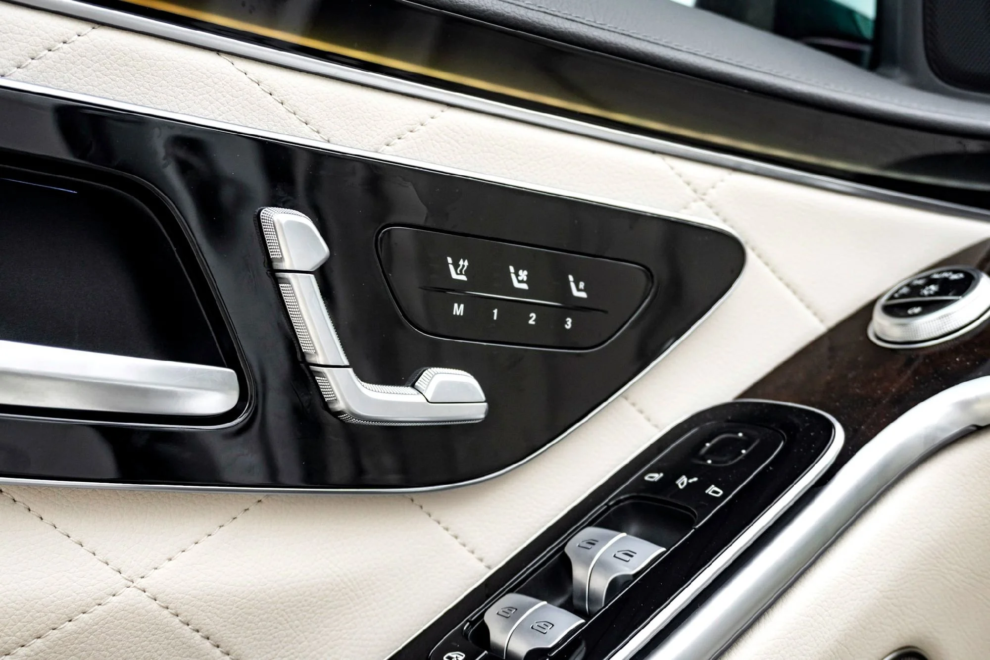 New 2026 White Mercedes-Benz S 580 image 8