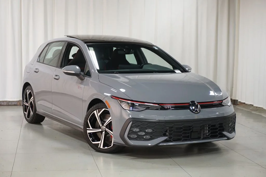 Certified Used 2025 Moonstone Gray Volkswagen 2.0T SE image 3