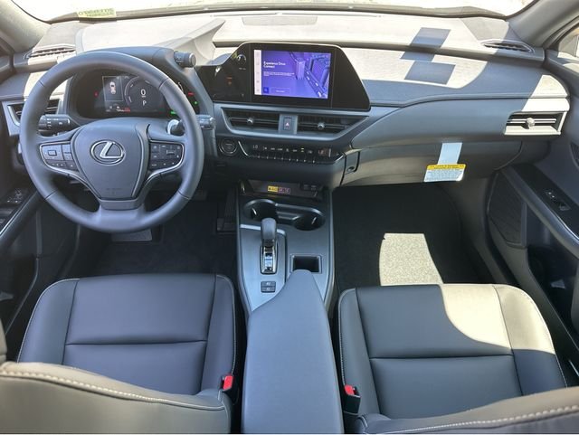 2026 Lexus UX Hybrid 300h - Photo 17