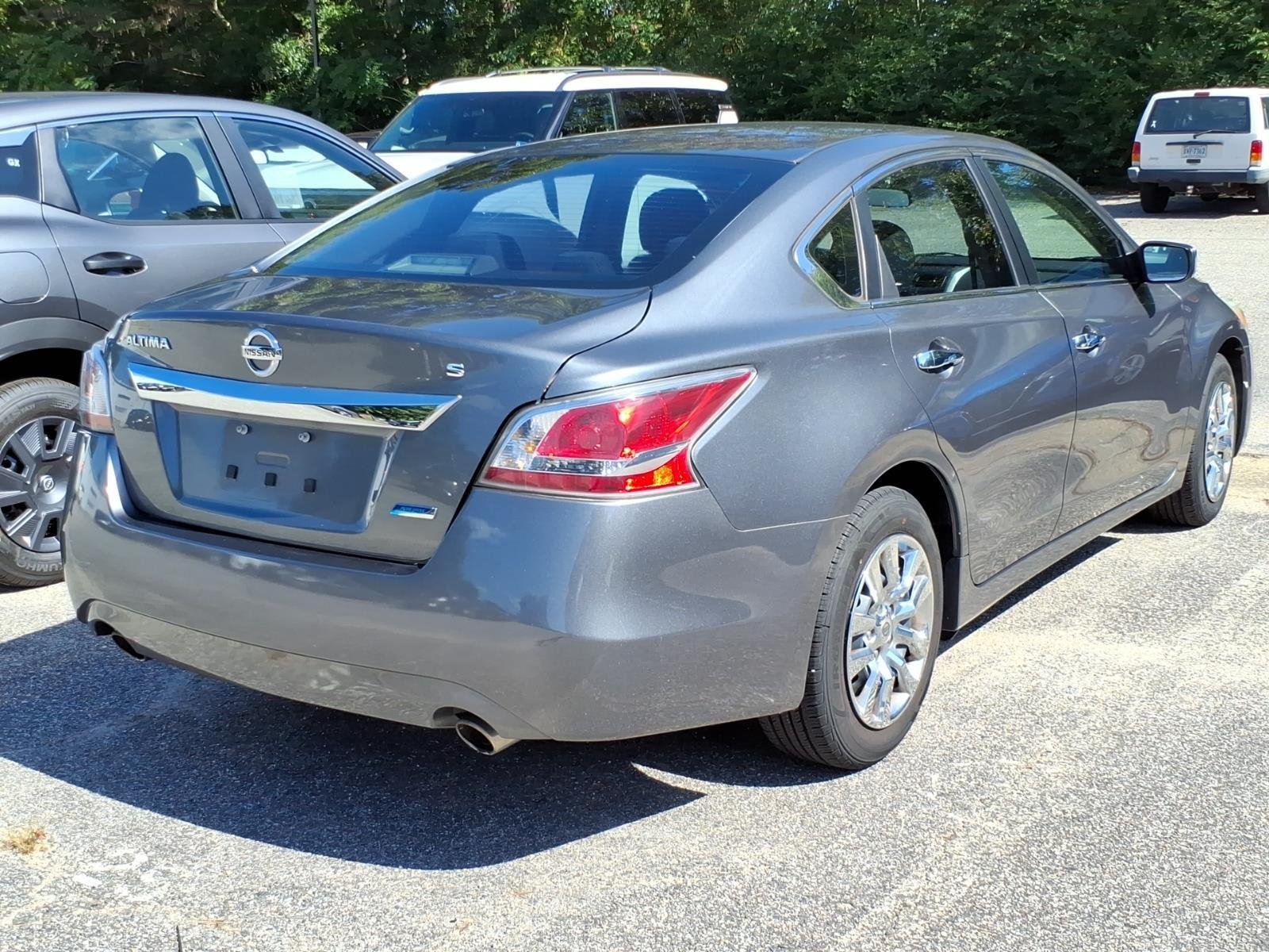 Used 2014 Gun Metallic Nissan 2.5 S image 3