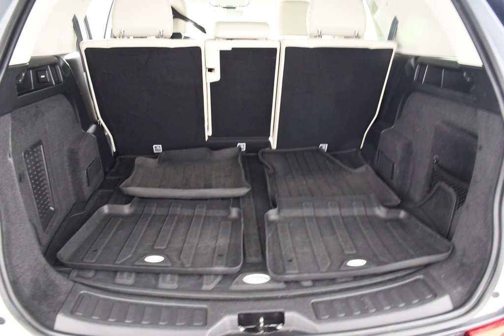 Used 2022 Hakuba Silver Metallic Land Rover S image 24