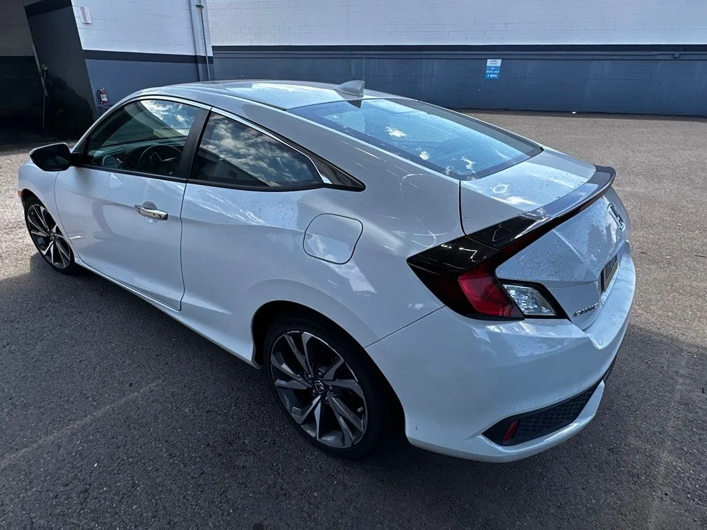 Used 2019 White Honda Touring image 18