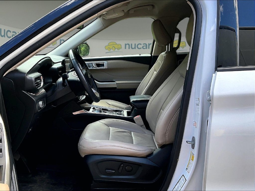 Used 2022 White Ford Limited image 11