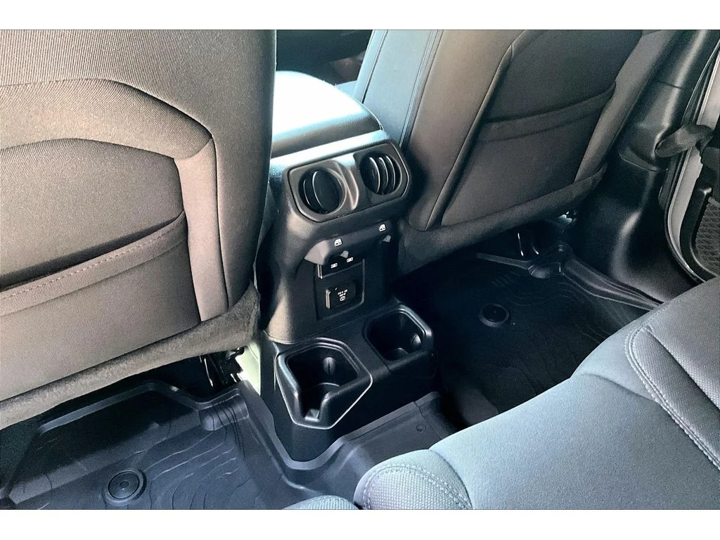 Used 2023 Grey Jeep Sahara image 31