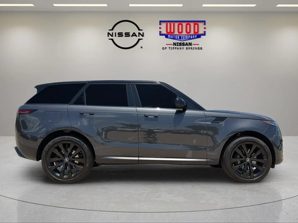 Used 2025 Carpathian Gray Premium Metallic Land Rover P360 SE image 2