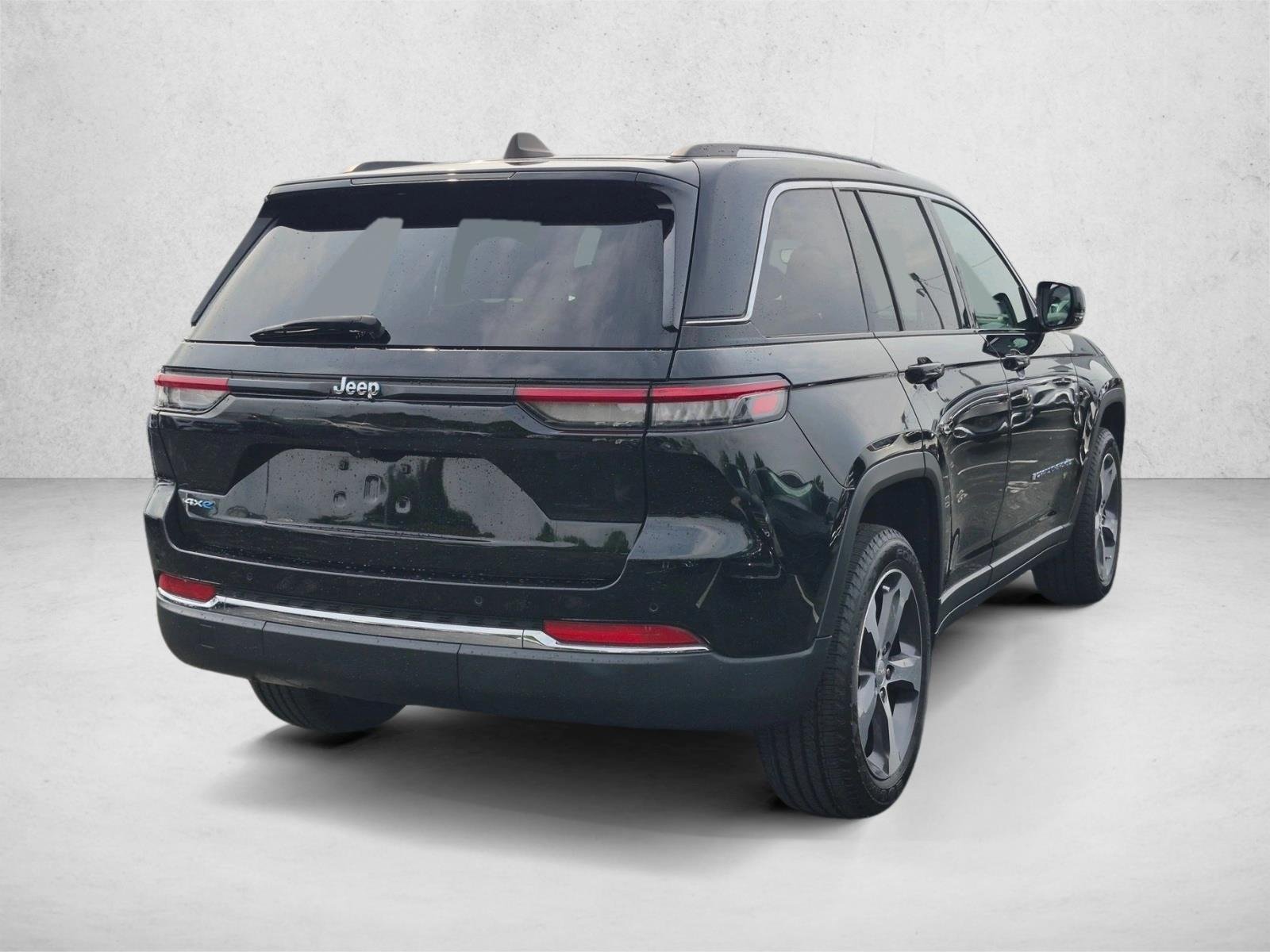 Used 2022 Diamond Black Crystal Pearlcoat Jeep  image 5