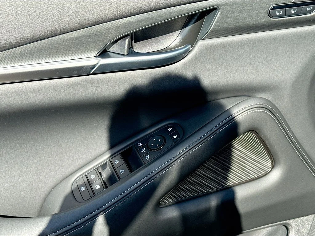 New 2027 GRAPHITE SHADOW INFINITI Luxe AWD image 18