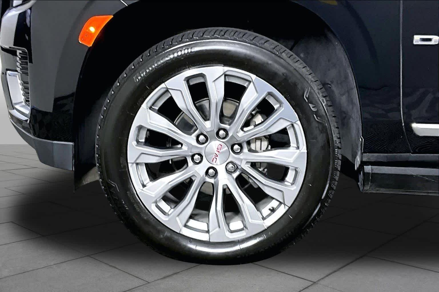 Used 2024 Onyx Black GMC Denali image 10