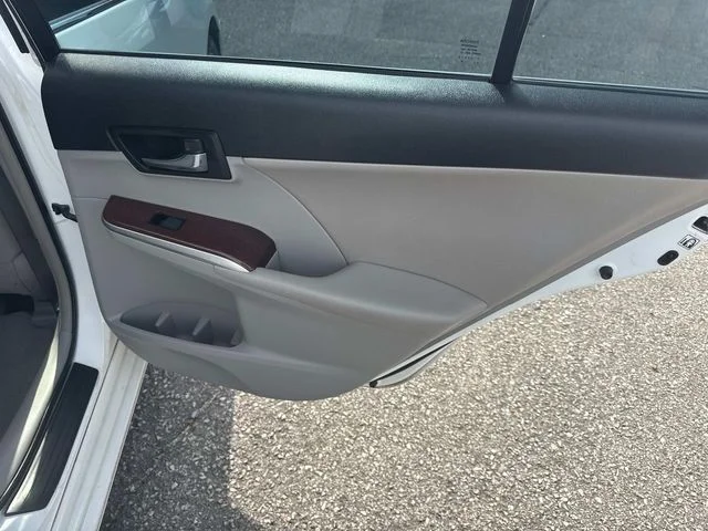 Used 2012 White Toyota XLE image 14