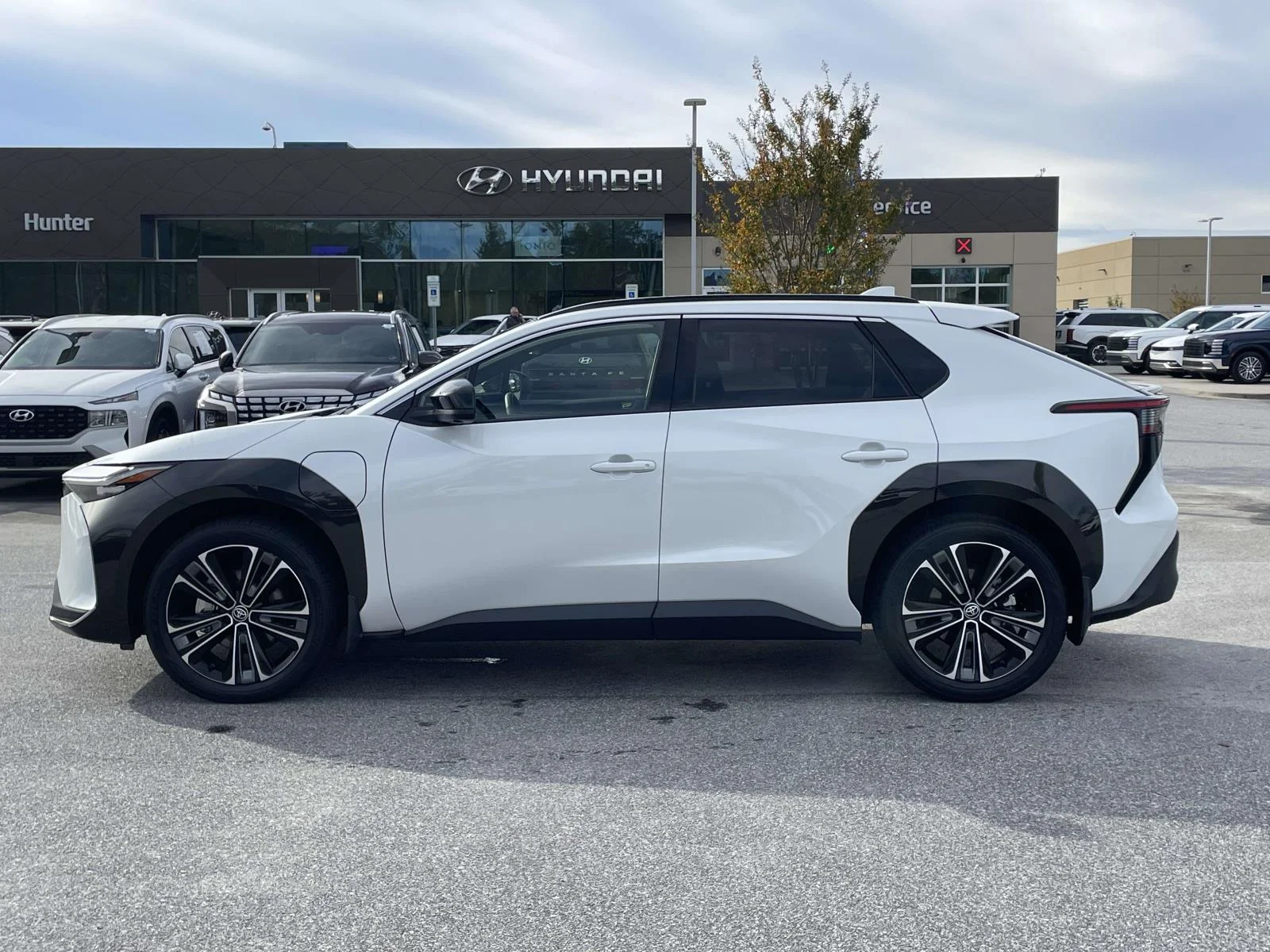 Used 2023 Wind Chill Pearl Toyota Limited image 24