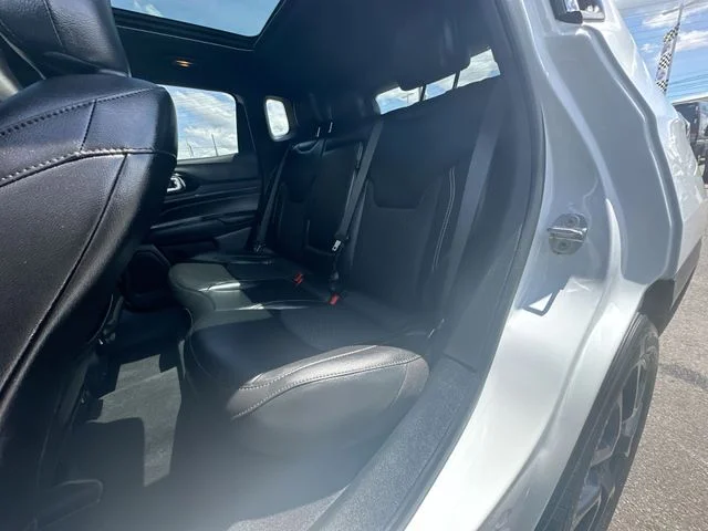Used 2023 White Jeep Latitude image 24