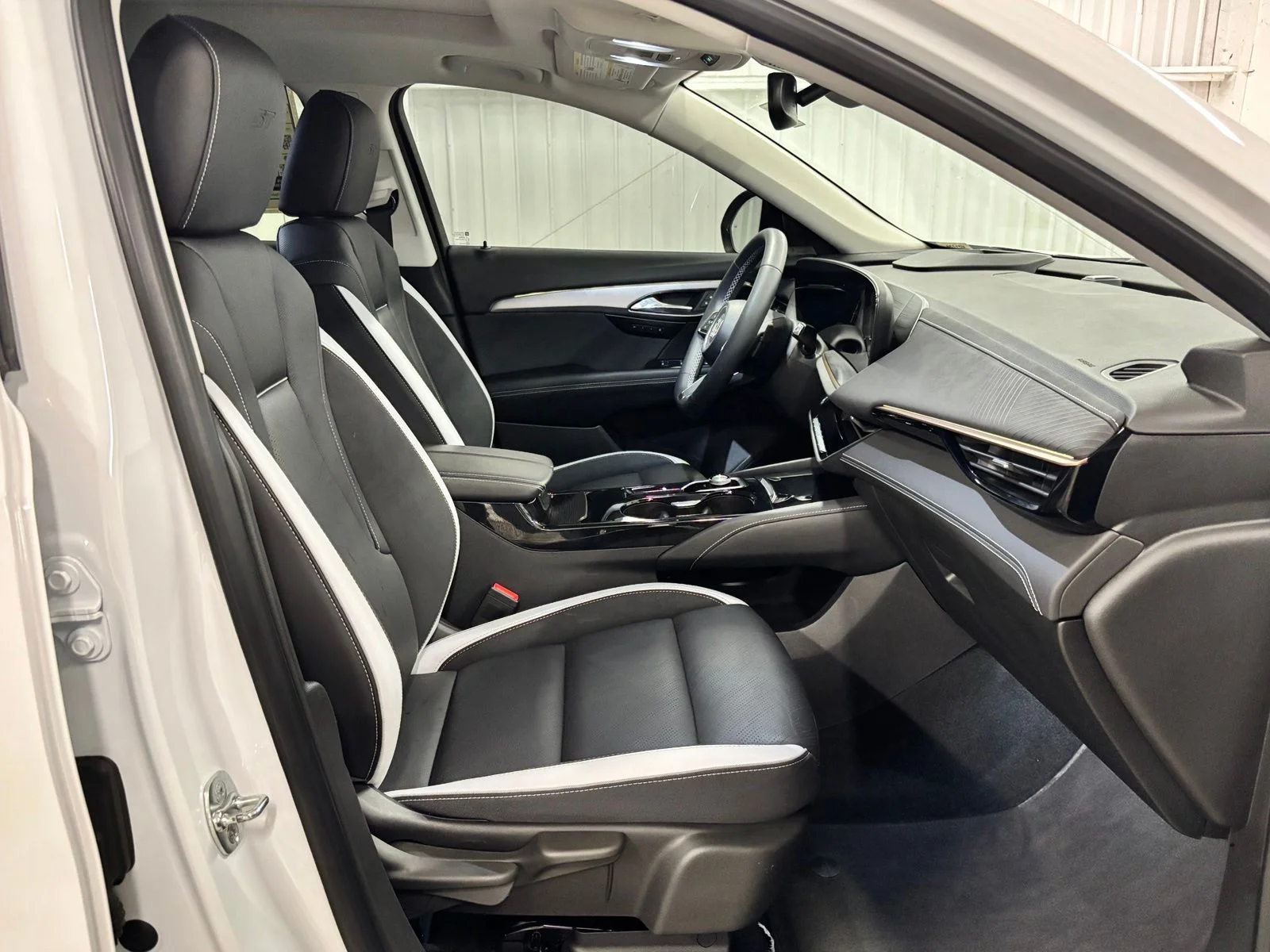 Used 2025 White Buick Sport Touring image 21