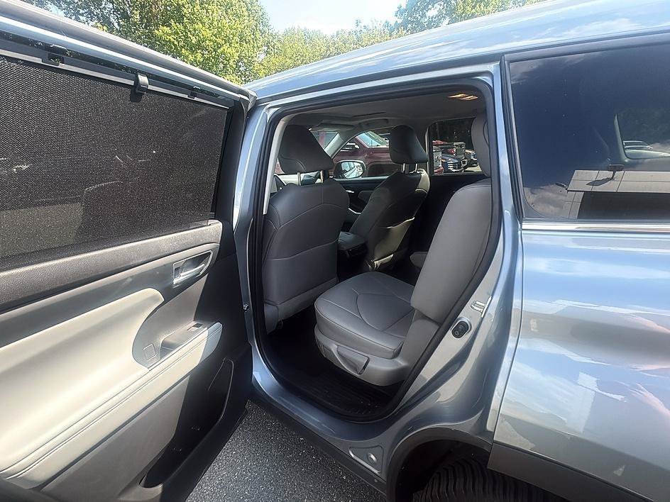 Used 2023 Moon Dust Toyota XLE image 7