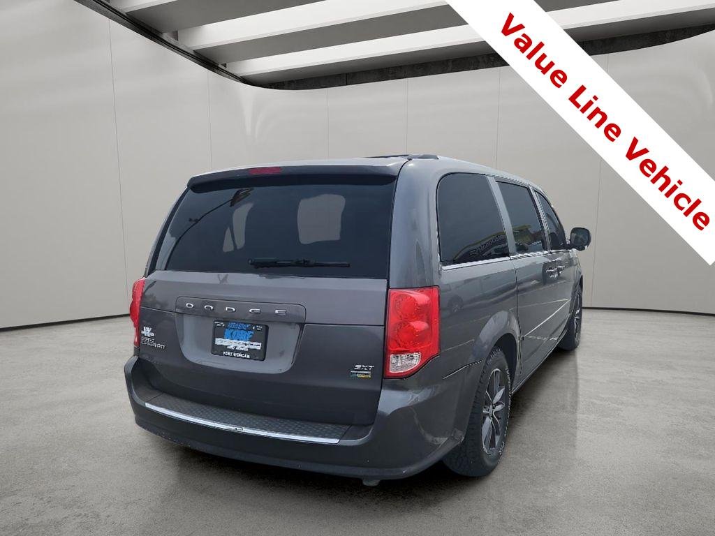 Used 2017 Granite Pearlcoat Dodge SXT image 5