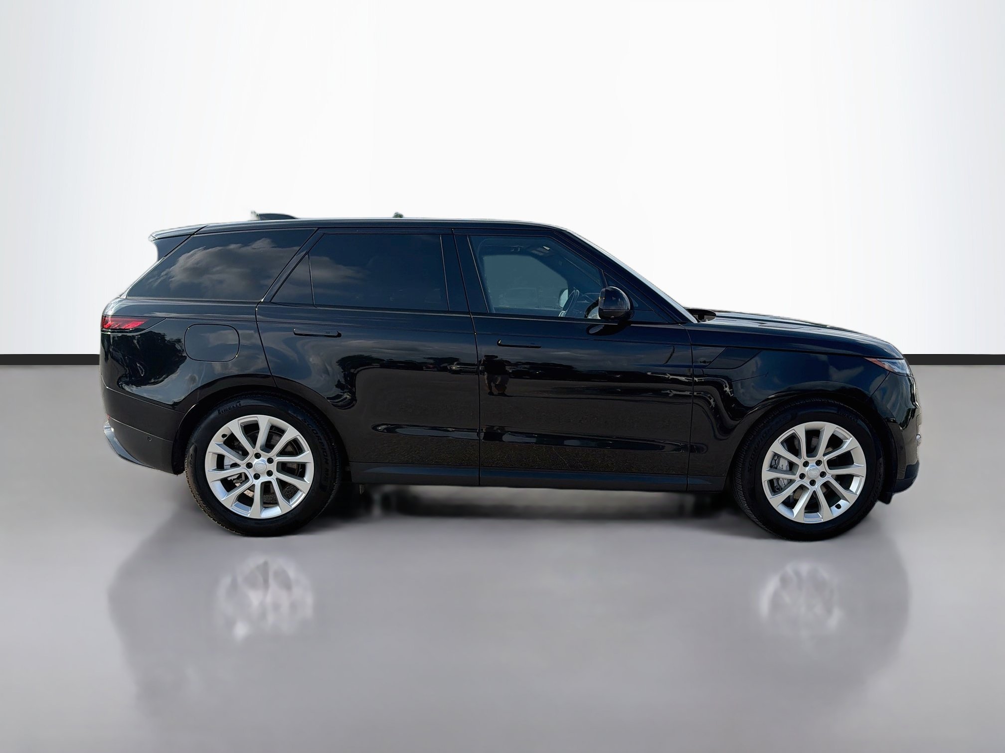 Used 2025 Santorini Black Metallic Land Rover SE image 6