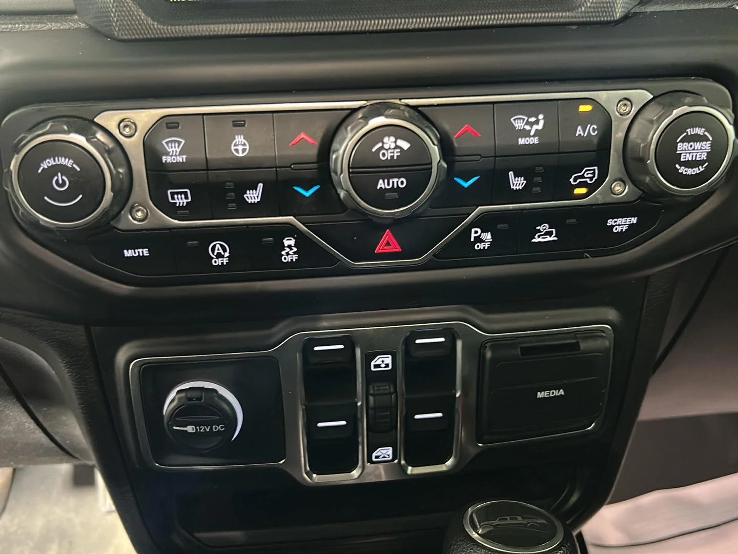 Used 2021 Granite Crystal Metallic Clearcoat Jeep Sport S image 19