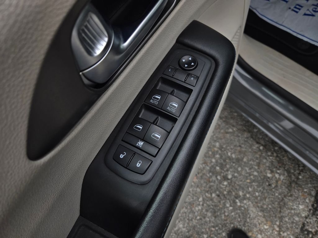 Used 2021 White Chrysler Touring L image 13