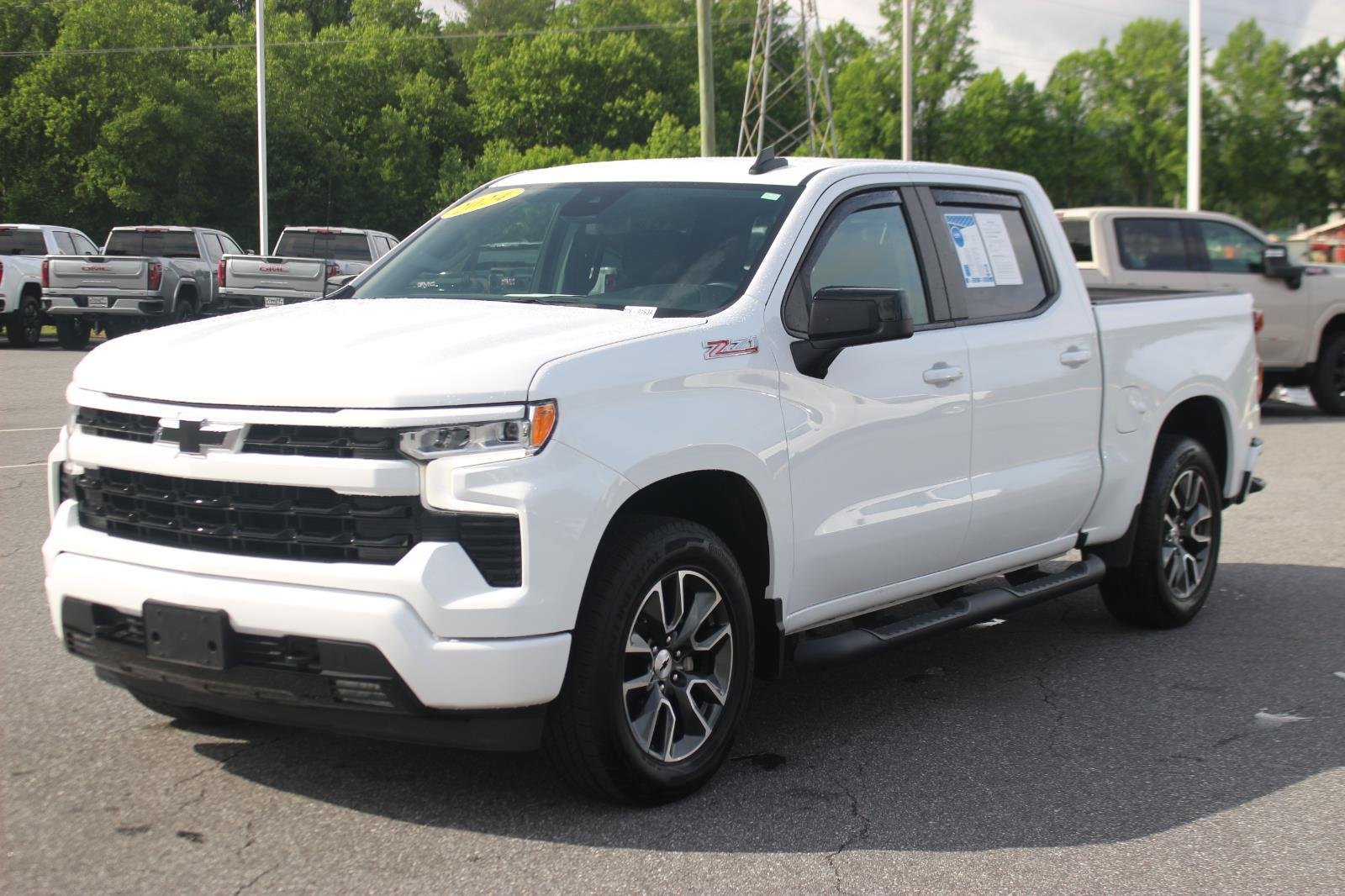 Used 2024 Summit White Chevrolet RST image 3