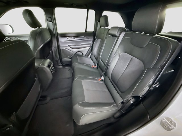 New 2027 Bright White Clear-Coat Paint Jeep Laredo X image 24