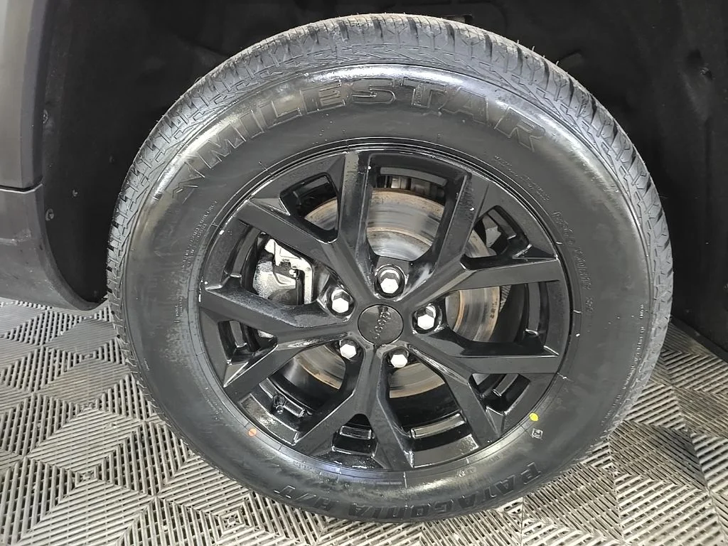 Used 2024 Black Jeep Altitude image 13
