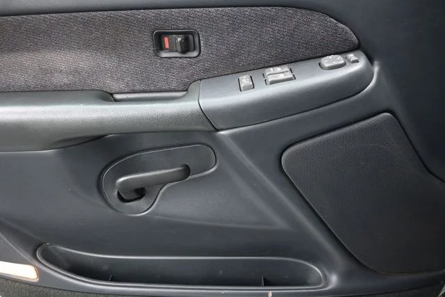 Used 2000  GMC SLE image 19