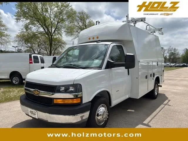 2024 Chevrolet Express Cutaway Base