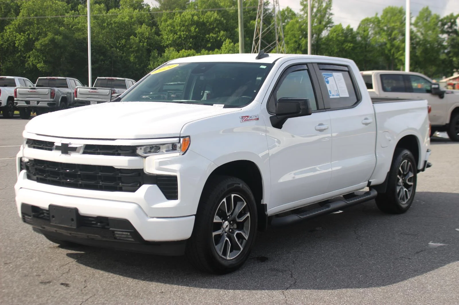 Used 2024 Summit White Chevrolet RST image 3