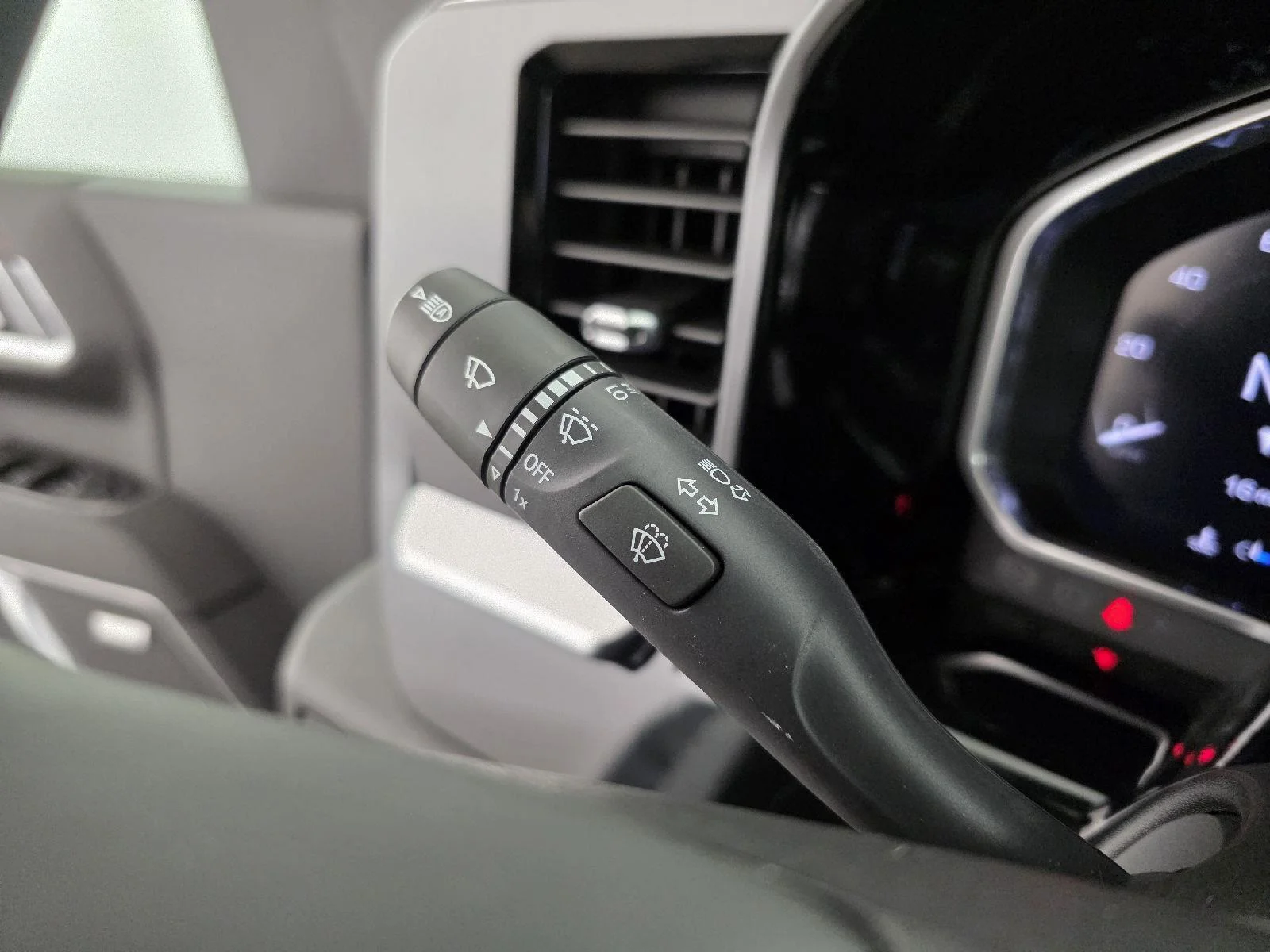 New 2026 Summit White GMC SLT image 31