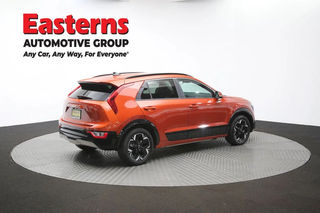Used 2023 Red Kia Wind image 40