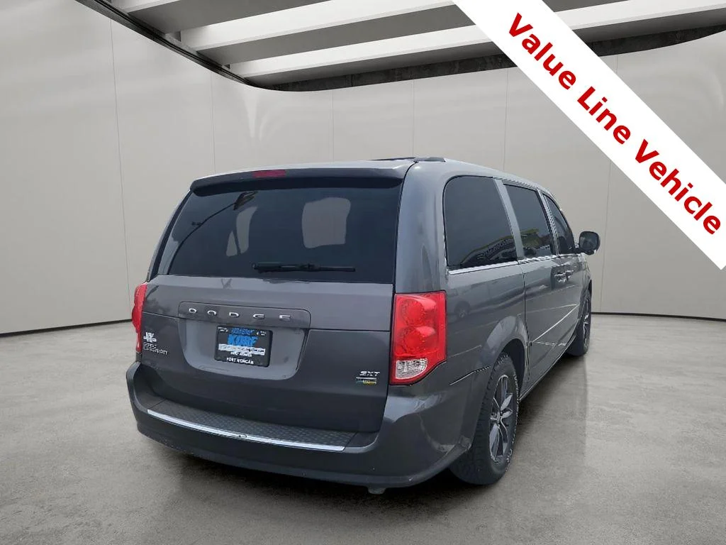 Used 2017 Granite Pearlcoat Dodge SXT image 5
