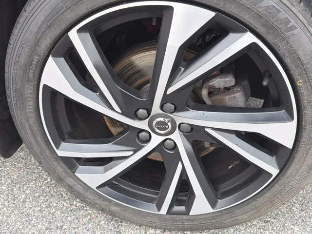 Used 2021 Red Volvo R-Design image 19