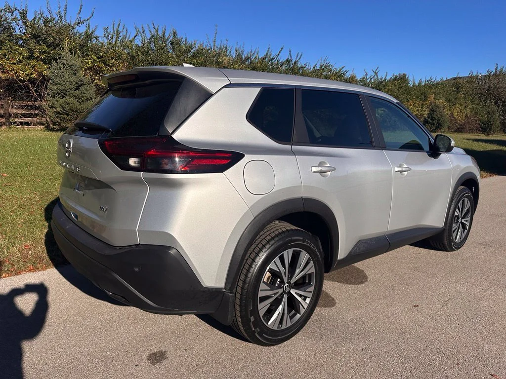 Used 2022 Silver Nissan SV image 11