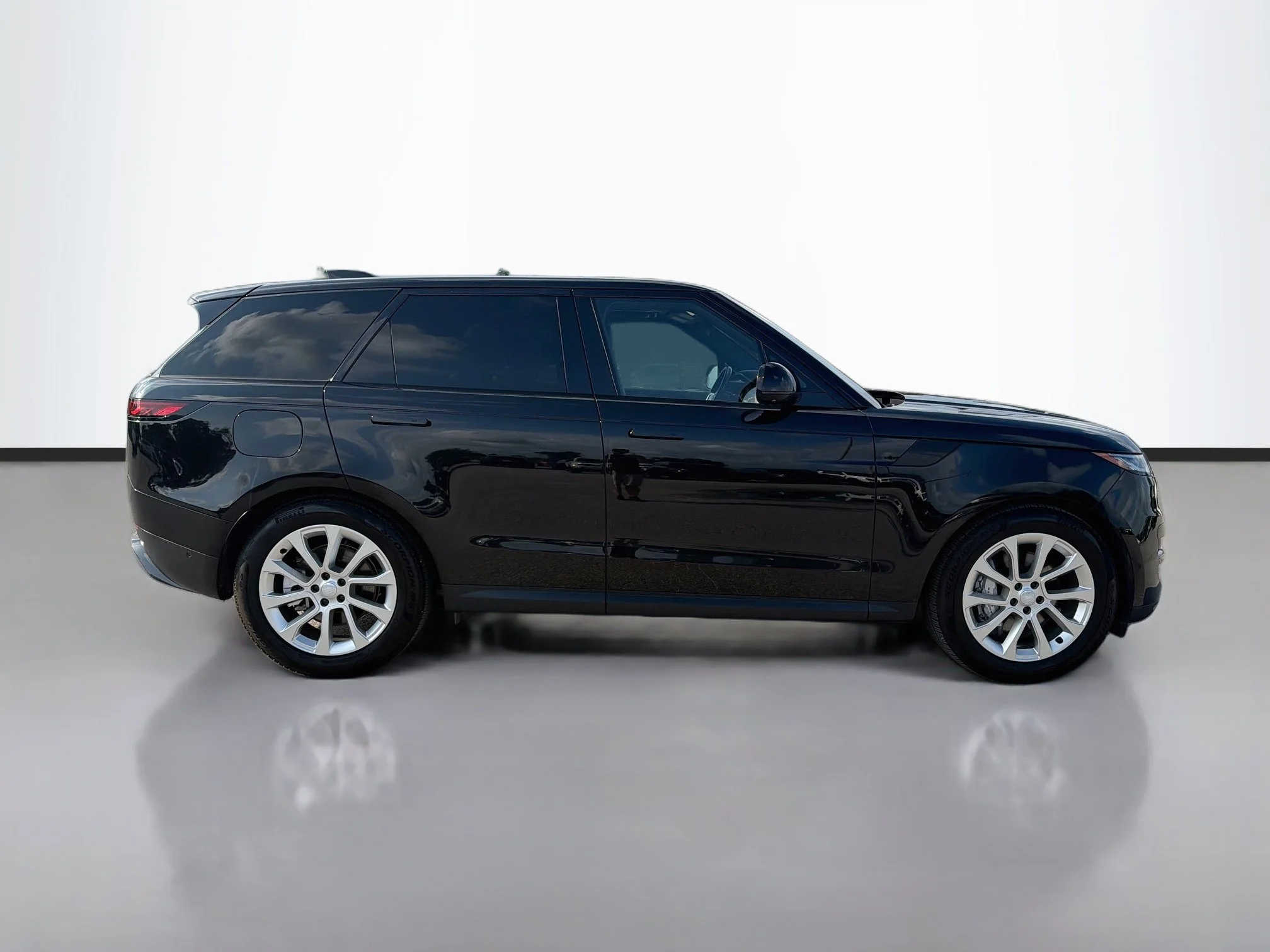 Used 2025 Santorini Black Metallic Land Rover SE image 6