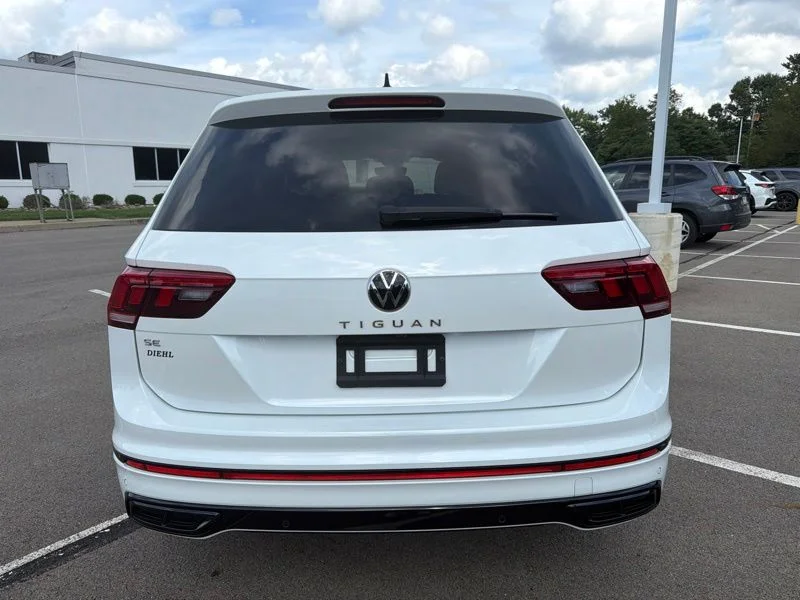 Used 2023 White Volkswagen 2.0T SE R-Line Black image 4