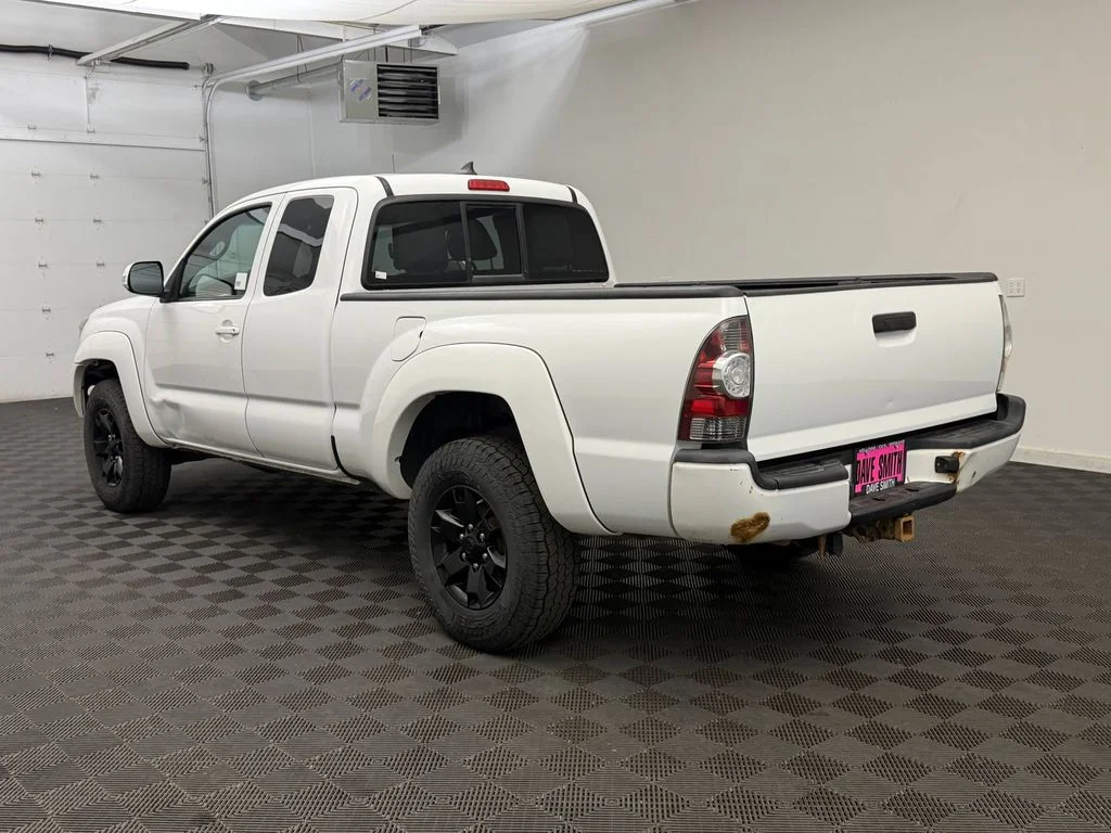Used 2014 Super White Toyota Base V6 (A5) image 3