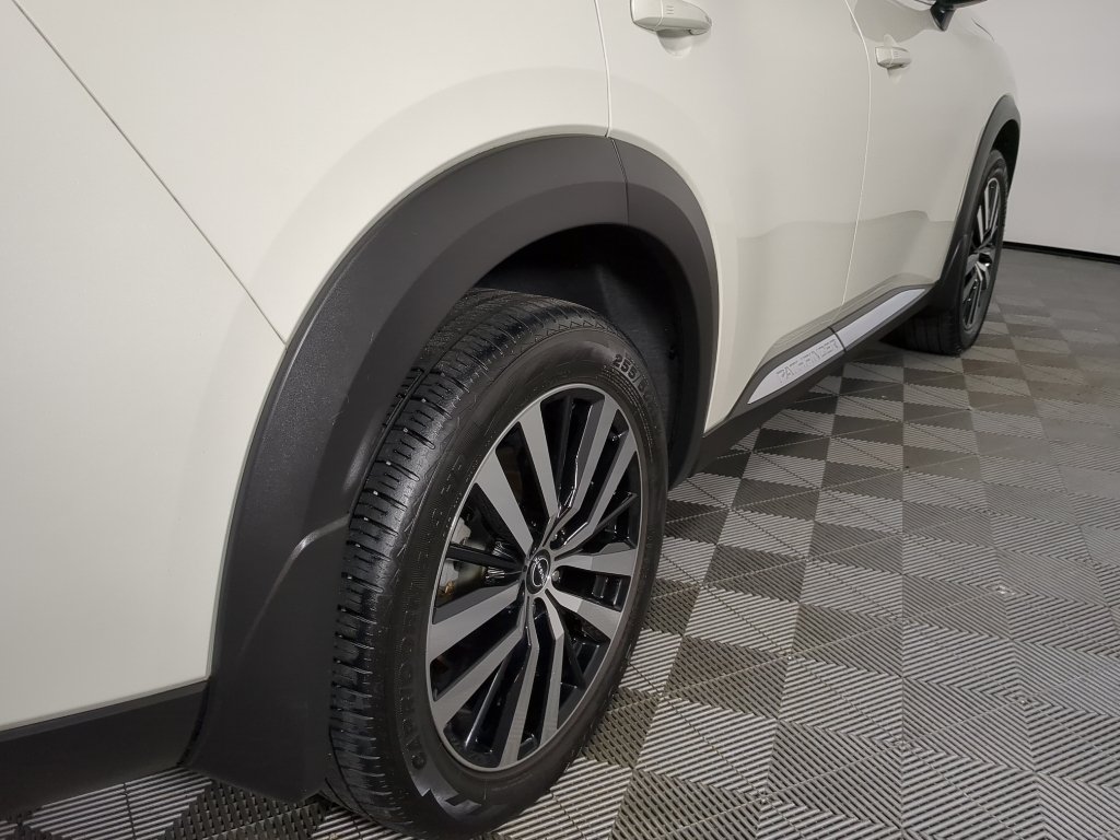 Used 2023 Pearl White Tricoat/Super Black Nissan Platinum image 9