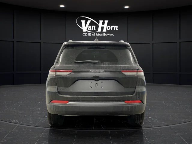 New 2026 Diamond Black Crystal Pearl-Coat Exterior Paint Jeep Altitude image 14