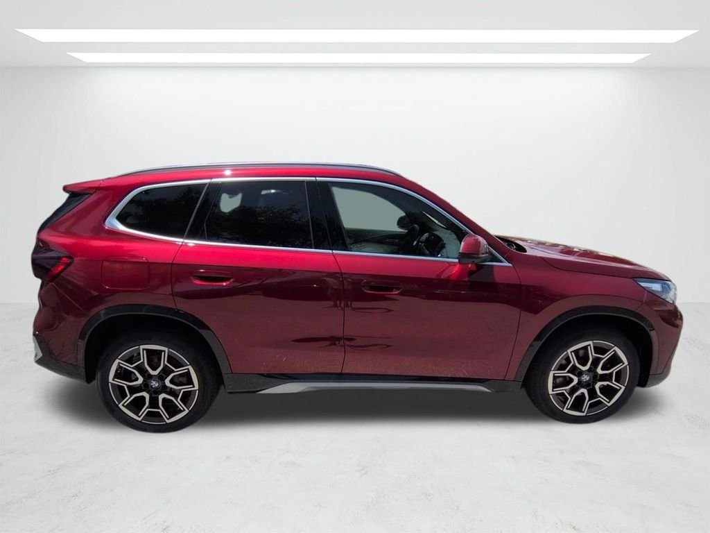 New 2026 Vegas Red Metallic BMW xDrive28i image 3