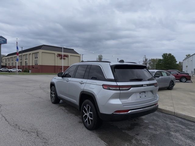 Used 2024 Silver Jeep Limited image 7