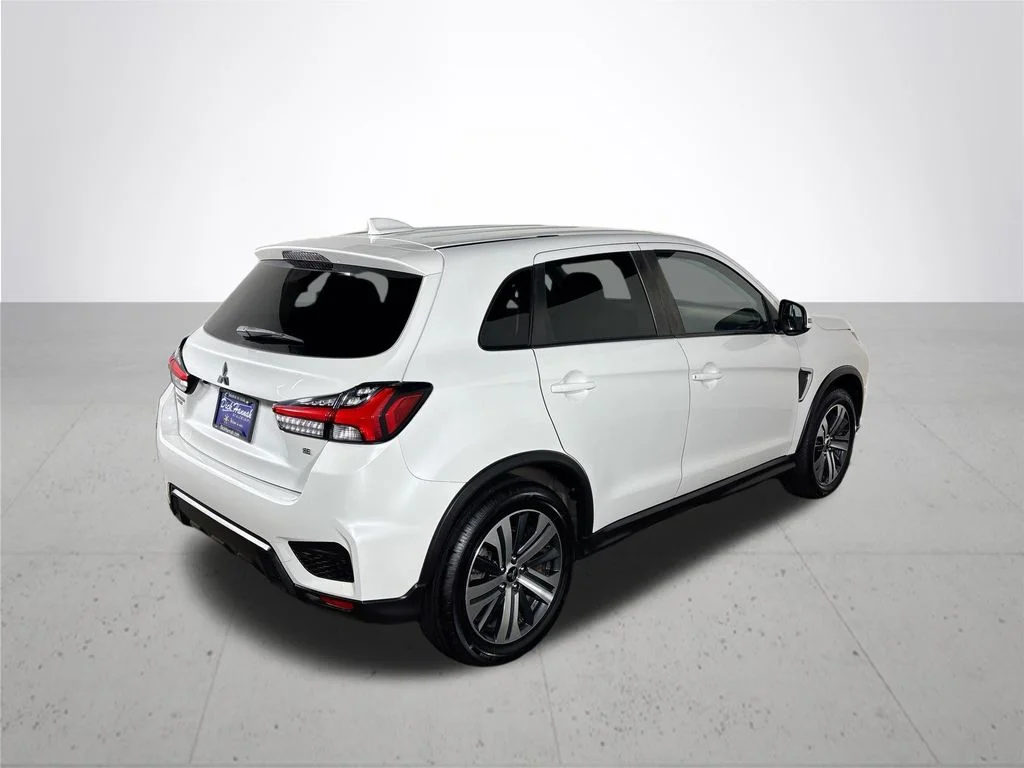 Used 2021 White Mitsubishi 2.0 SE image 6