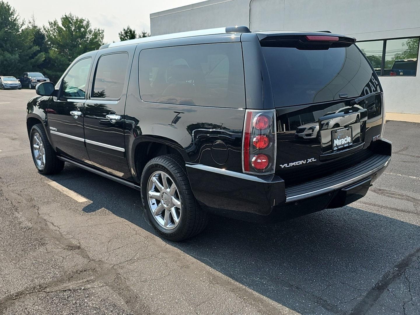 Used 2014 Onyx Black GMC Denali image 28
