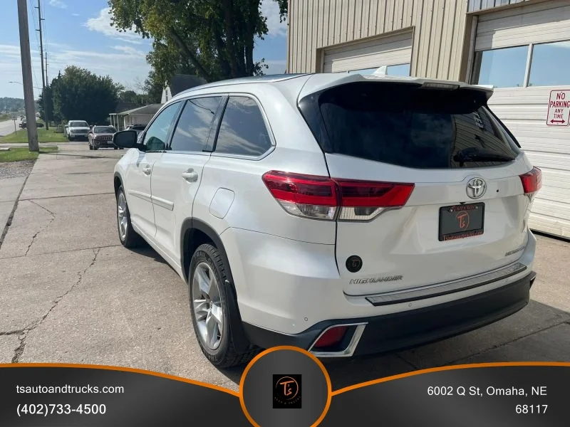 Used 2017 White Toyota Limited Sport Utility 4D image 6