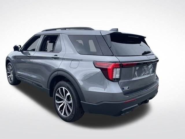 Used 2025 Carbonized Gray Metallic Ford ST-Line image 3