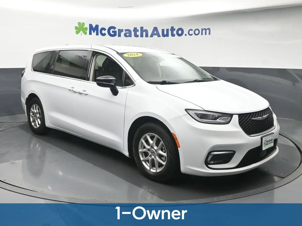 Used 2024 White Chrysler Touring L image 2