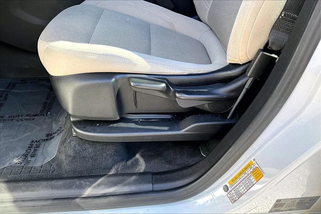 Used 2022 White Chevrolet LS image 40