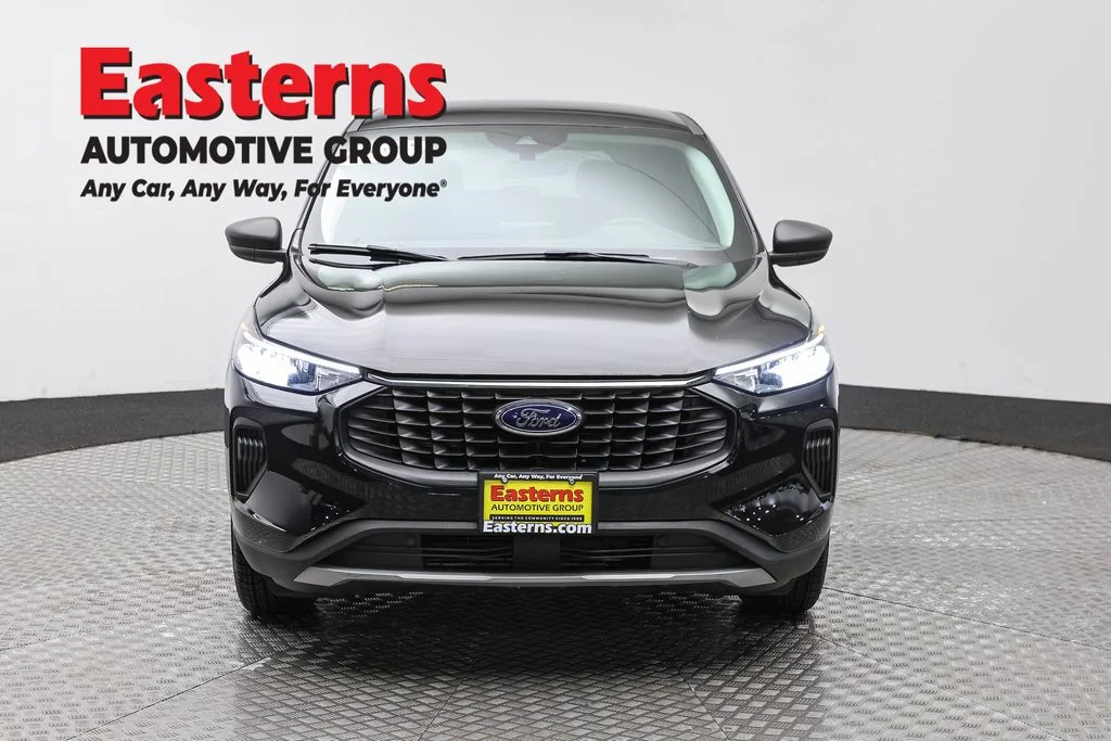 Used 2023 Black Ford Active image 2