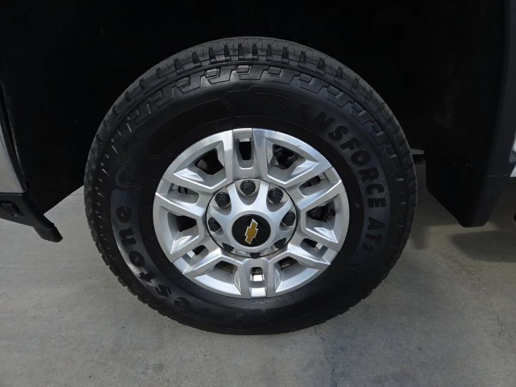 Used 2025 White Chevrolet LT image 10