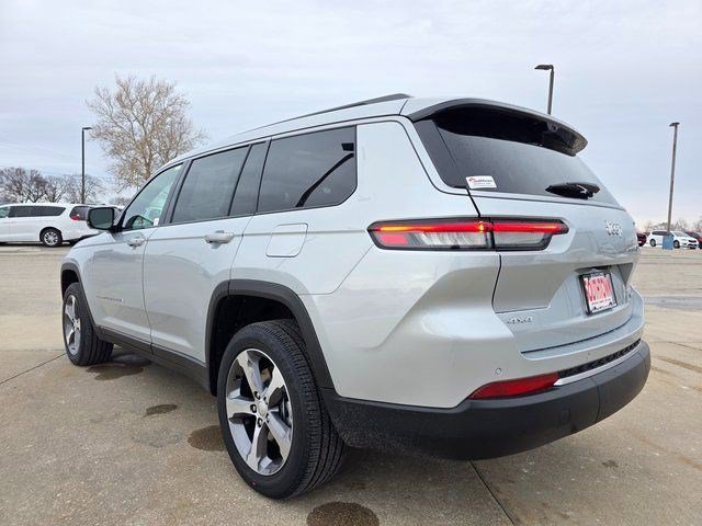 New 2026 Silver Zynith Exterior Paint Jeep Limited image 5